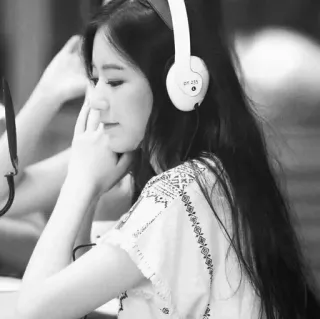 🌫 384abafb mulher, fones de ouvido, retrato, música, moda, beleza whatsapp sticker