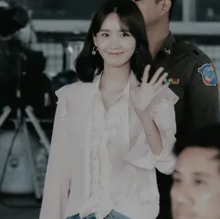 ⛲️ 11623c4f ผู้หญิง, ภาพเหมือน, คน, ยิ้ม, โบกมือ whatsapp sticker