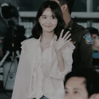 ⛲️ be6b5396 ผู้หญิง, โบกมือ, คนดัง, ทักทาย, นักแสดง, เกาหลี, สไตล์, แฟชั่น whatsapp sticker