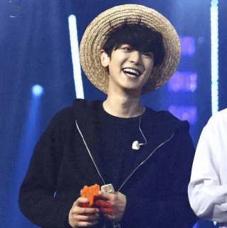 🥂 648ddb28 사람, 미소, 모자, 행복, 남성, 인물 사진 telegram sticker