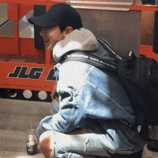 🍾 d51f5397 telegram sticker