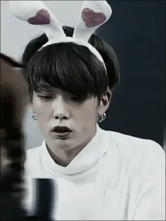 💷 a9818a90 telinga kelinci, pria, potret, hati, kemeja putih telegram sticker