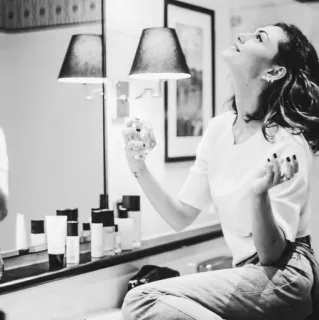 🕯 06e50059 wanita, makeup, cermin, parfum, kecantikan, kosmetik telegram sticker