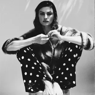 🕯 c4b0c2cc Phoebe Tonkin aktris, model, selebriti, potret, wanita, hitam putih telegram sticker