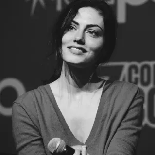 🌚 df840c1d wanita, aktris, orang, potret, mikrofon telegram sticker