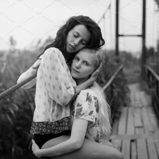 💞 e6e4046b kobiety, uczucie, miłość, przyjaźń, objęcie, para, związek telegram sticker