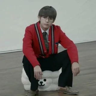 🌫 a5ec2b27 pessoa, óculos, sentado, interior, moda whatsapp sticker