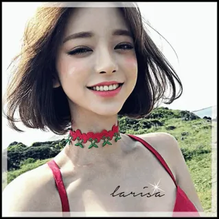 🎠 b604e54d larisa phụ nữ, nụ cười, chân dung, dây chuyền, màu đỏ, vẻ đẹp telegram sticker