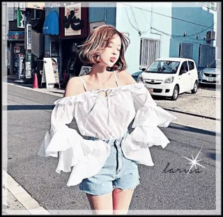🎠 cb96aff2 larrisa phụ nữ, thời trang, street style, áo blouse, quần shorts, mùa hè, thường ngày telegram sticker