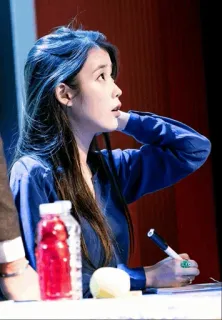 🦋 f240d2cf IU IU, cantora, coreana, assinatura, celebridade whatsapp sticker