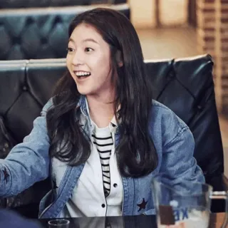 🐚 55ffe721 женщина, улыбается, портрет, джинсовая куртка, повседневный, веселая whatsapp sticker