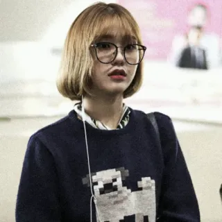 ♠️ eb18900f 女人, 眼镜, 毛衣, 肖像 telegram sticker