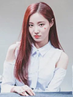 🌑 a49c41b4 ผู้หญิง, ภาพเหมือน, ผมแดง, เสื้อเชิ้ตสีขาว, ความงามแบบเกาหลี telegram sticker