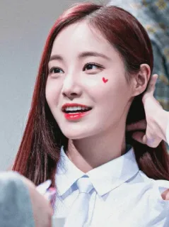 ⛈ e056e42a ผู้หญิง, ภาพเหมือน, ยิ้ม, หัวใจ, แต่งหน้า, เอเชีย, ความงาม telegram sticker