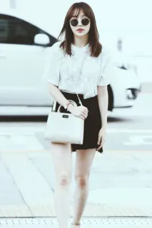 🌨 198f1d0a 여자, 패션, 선글라스, 치마, 가방, 공항 telegram sticker