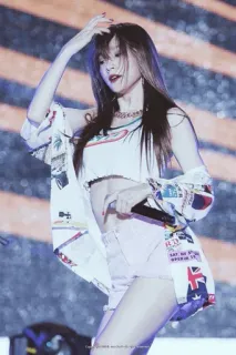 🌨 d8f4687d 여자, 패션, 포즈, 스타일, 의류, 인물사진 telegram sticker