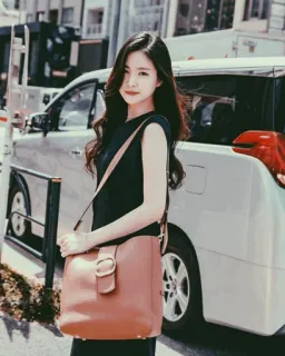 ☁️ 33729309 donna, bruna, vestito, borsetta, ritratto, strada, città, esterno telegram sticker