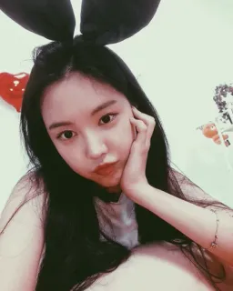 🗺 43819d7d ragazza, asiatica, donna, orecchie da coniglio, selfie, ritratto telegram sticker