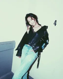 🎠 ac3393bc donna, giacca di pelle, moda, ritratto, sorriso, abbigliamento casual, denim, stile telegram sticker