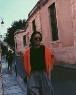 🎠 b8d97e34 Street style, Donna, Occhiali da sole, Casual, Città, Urbano telegram sticker