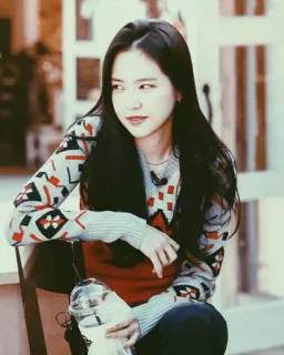 🗺 de2a4df7 donna, ritratto, maglione, all'aperto, sedia, caffè, donna asiatica telegram sticker