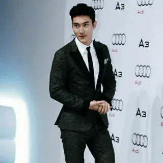 🕊 638450d1 A3 mężczyzna, garnitur, samochód, audi, przystojny, strój formalny whatsapp sticker