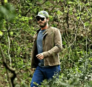 ✖ bdf1674a Mann, Outdoor, Sonnenbrille, Wald, Jacke, Freizeitkleidung telegram sticker