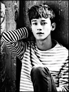 🇮🇸 c4d4d18f Mann, Porträt, Schwarzweiß, Person, Innenraum telegram sticker