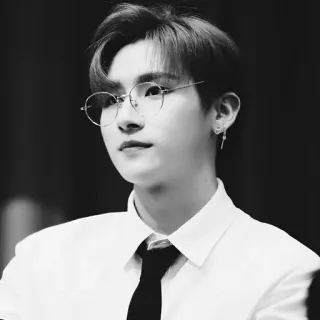 🌑 08903c84 người đàn ông, kính, chân dung, cà vạt, bông tai, trắng đen telegram sticker