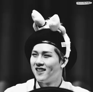 🌑 6ccf3f04 1000NDMILK người, đàn ông, tai thỏ, mũ telegram sticker