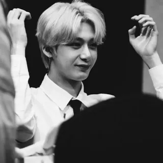 🌑 6ded976d người đàn ông, chân dung, người, nụ cười, tóc, cà vạt, vàng hoe telegram sticker