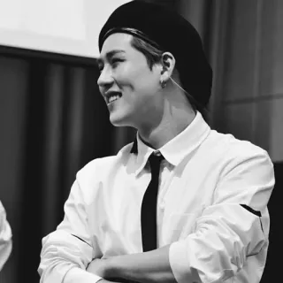 🌑 76723339 người đàn ông, mũ nồi, nụ cười, đen trắng, chân dung telegram sticker