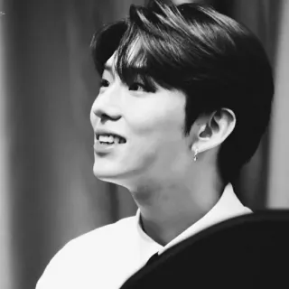 🌑 d825f762 người đàn ông, chân dung, mỉm cười, bông tai, trắng đen telegram sticker