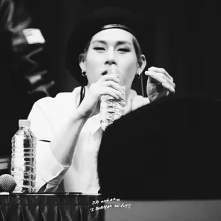 🌑 ead5aed9 DN and 04 I love you why!! người đàn ông, kpop, uống, chai nước, người hâm mộ telegram sticker