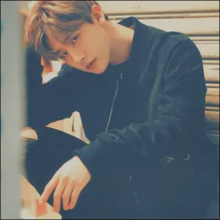 🍾 bc48b8bf man, portret, jongvolwassene, zwarte jas, casual, zittend, trap telegram sticker