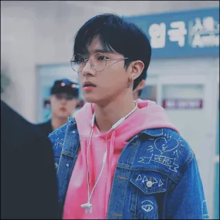 🏹 edac3cc3 DEAD persoon, jas, roze, casual, streetwear telegram sticker