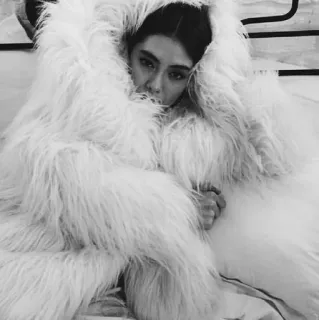 🎠 ee07be6d mantel bulu, wanita, potret, monokrom, mode, putih telegram sticker