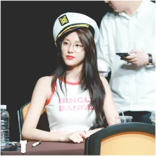 🍕 078d2549 BINGL BANG mujer, persona, gafas, sombrero telegram sticker