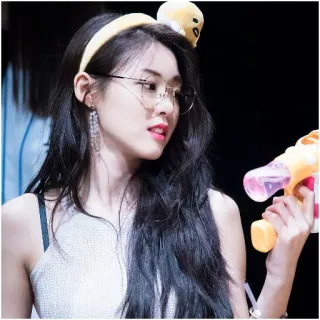 📀 be240b83 mujer, retrato, persona, pelo, amarillo, gafas, moda, estilo telegram sticker