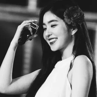 🏹 db903277 woman, flower, black and white, portrait, actress whatsapp sticker