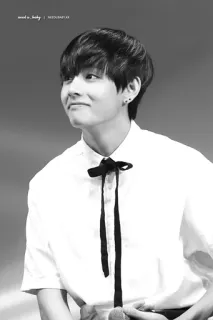 🗞 38c4898d mood is lucky zwart wit, portret, kpop, glimlach, persoon telegram sticker