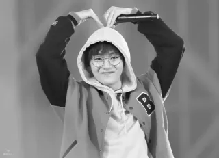 🗞 69b4614d persoon, hoodie, jas, portret, bril telegram sticker