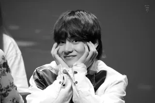 🗞 9a9d63c6 V kpop, idol, muziek, zanger, aziatisch, portret, beroemdheid telegram sticker