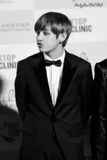 🗞 9c5f2c6b V OnlyForTaeTae K-pop, BTS, zanger, beroemdheid, idool, V, Taehyung telegram sticker