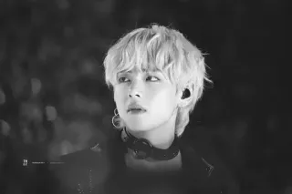 🗞 b7411e20 persoon, portret, zwart-wit, beroemdheid, man, zanger, kpop telegram sticker