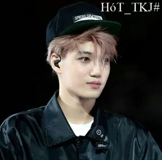 😐 10e75924 SPREAD THE WINGS hombre, sombrero, persona, cantante whatsapp sticker