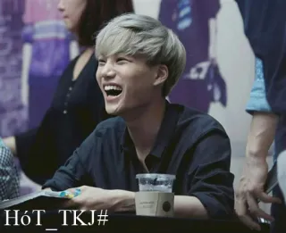 😂 1ae41947 HÓT_TKJ# celebridad, persona, hombre, K-pop, cantante whatsapp sticker