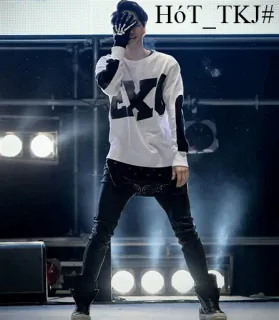 😤 32588e25 HÓT_TKJ# persona, kpop, música, actuación, escenario whatsapp sticker