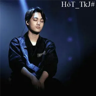 😑 47b8d131 HóT_Tkj# hombre, asiático, cantante, música, actuación, concierto whatsapp sticker