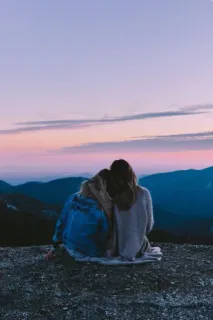 👭 be5bd4b3 femmes, montagnes, coucher de soleil, amitié, nature, paysage telegram sticker